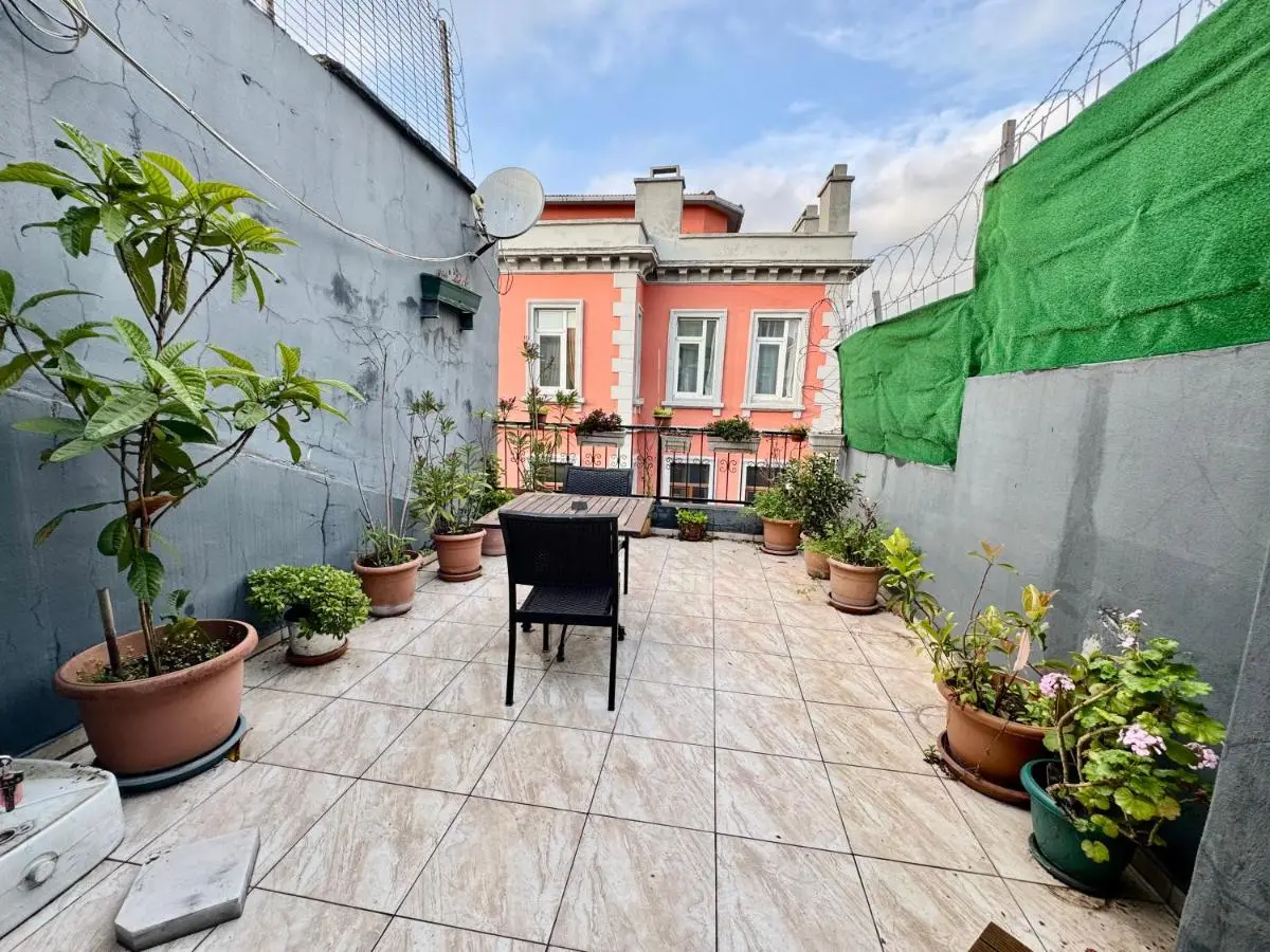 Aram Kerasi Rooms