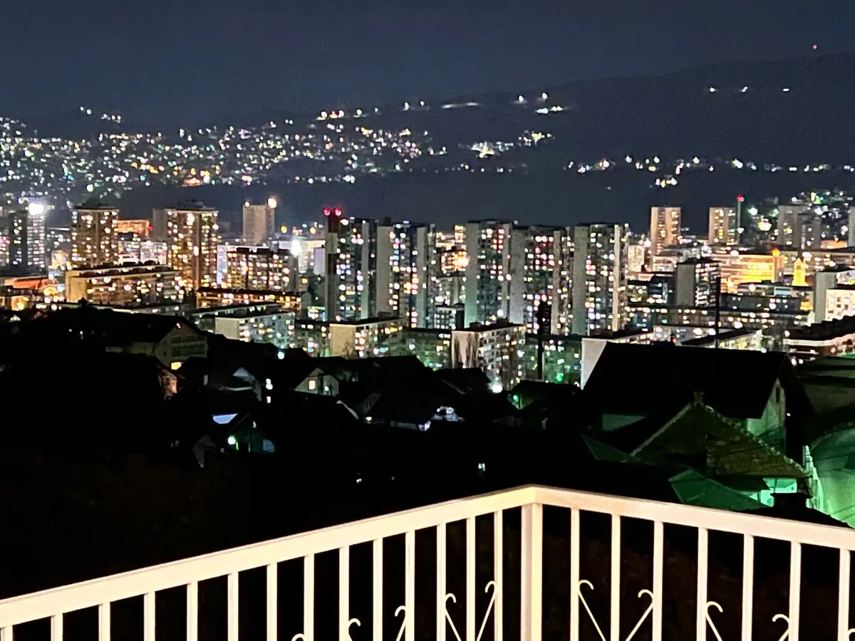 House with THE BEST View+Garage