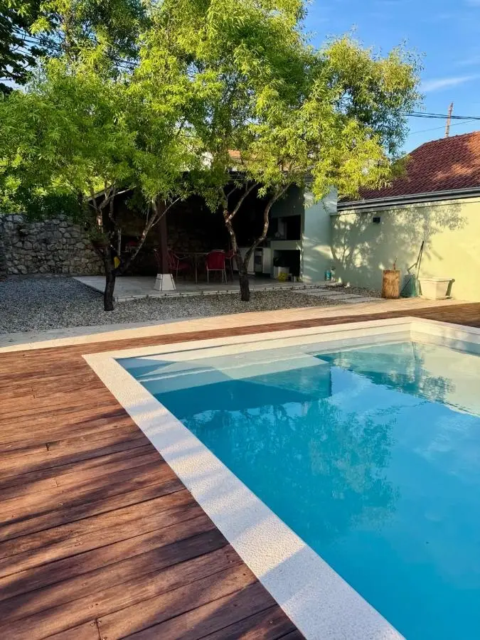 Almond Buna PoolHouse