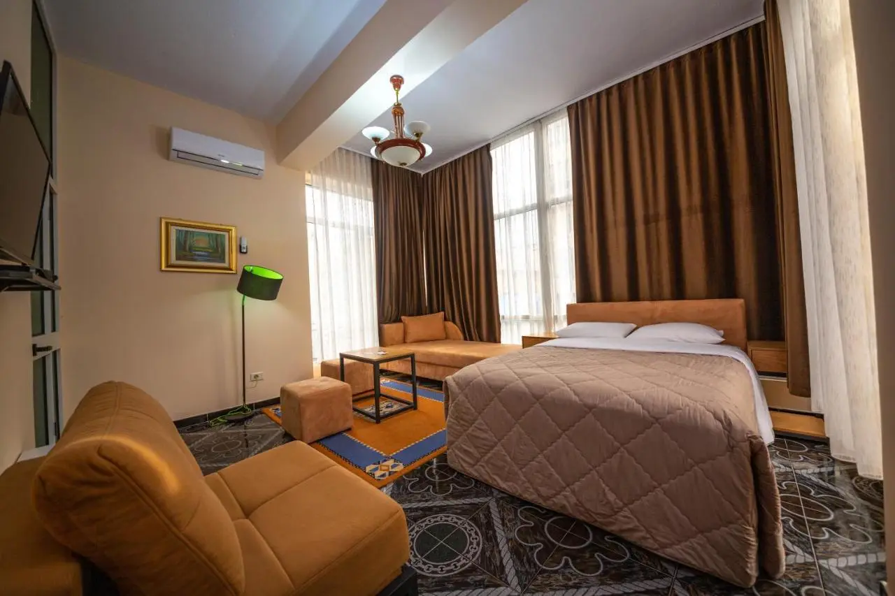 Hotel Pik Loti