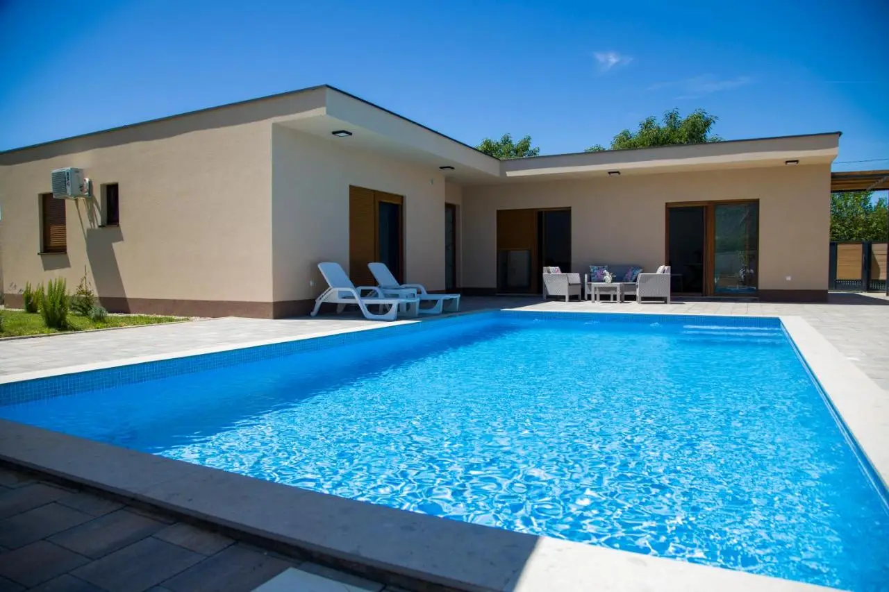 Luxury Villa G Residency