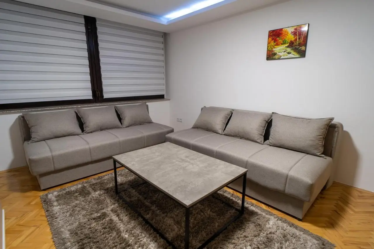 Green Riverside Apartment