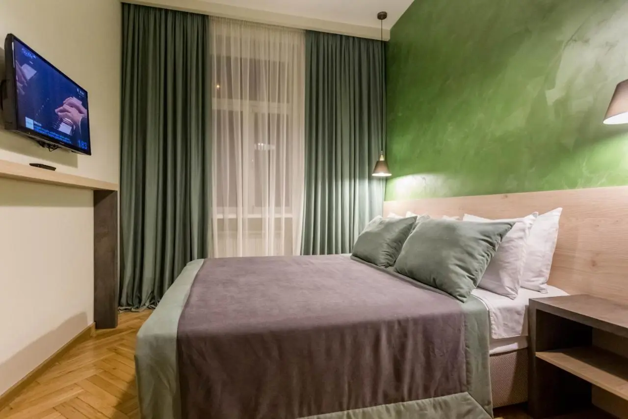 Luxury 3 BR apartment by Freedom square City Center