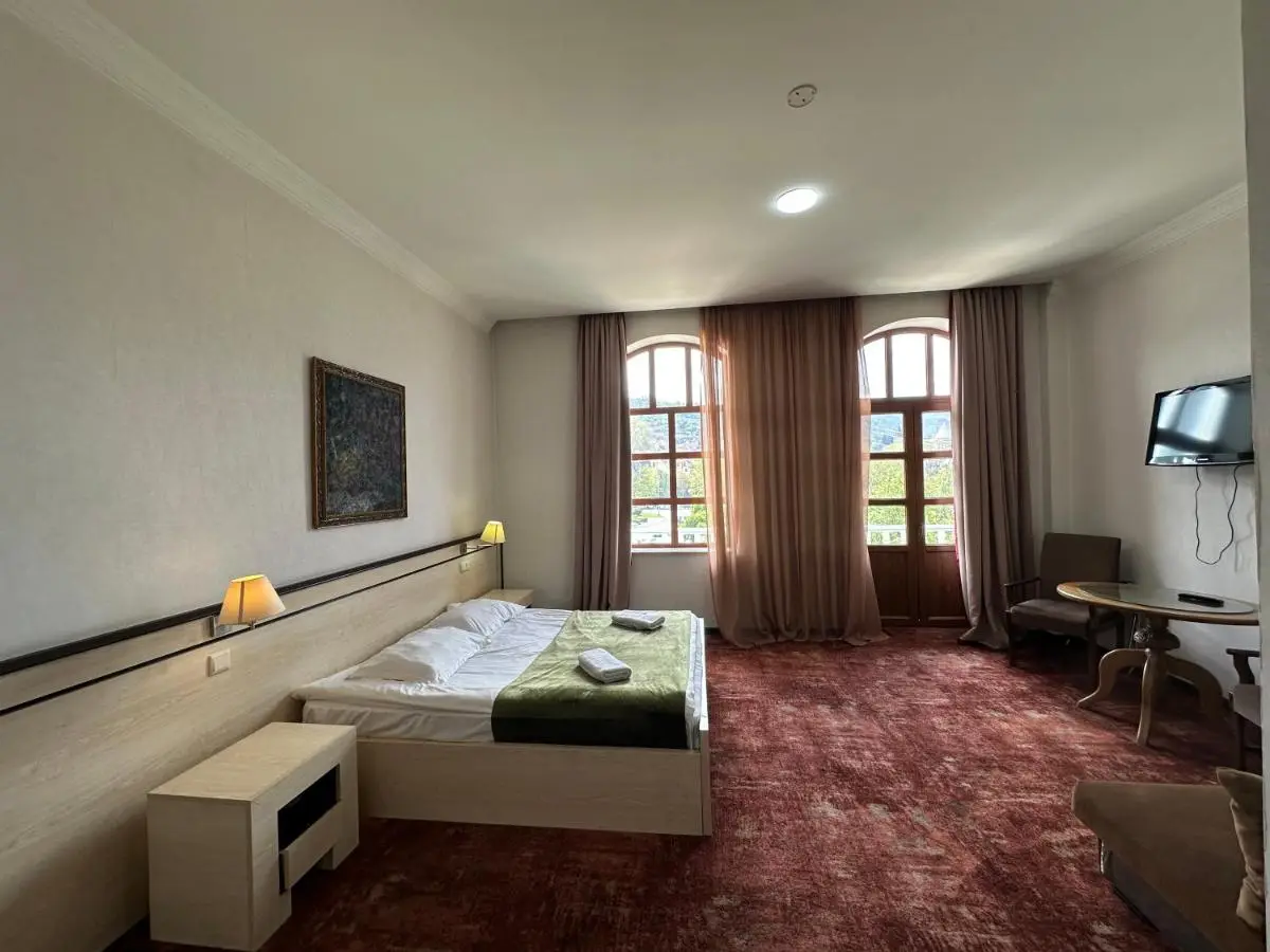 Hotel Cash