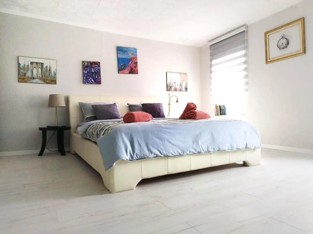 Apartment with garden Hanja