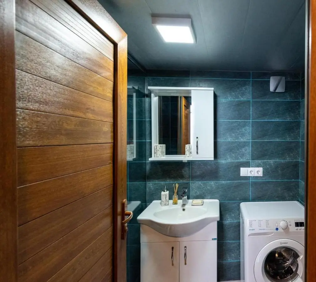 Evdo Apartments Loft2 Wooden House