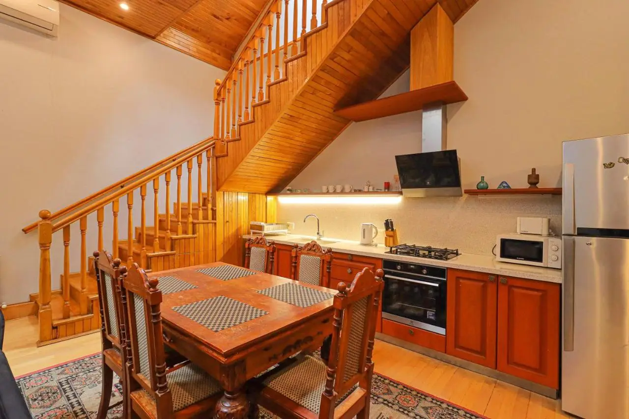 Central 4BR Apt for Groups & Families - By Wehost