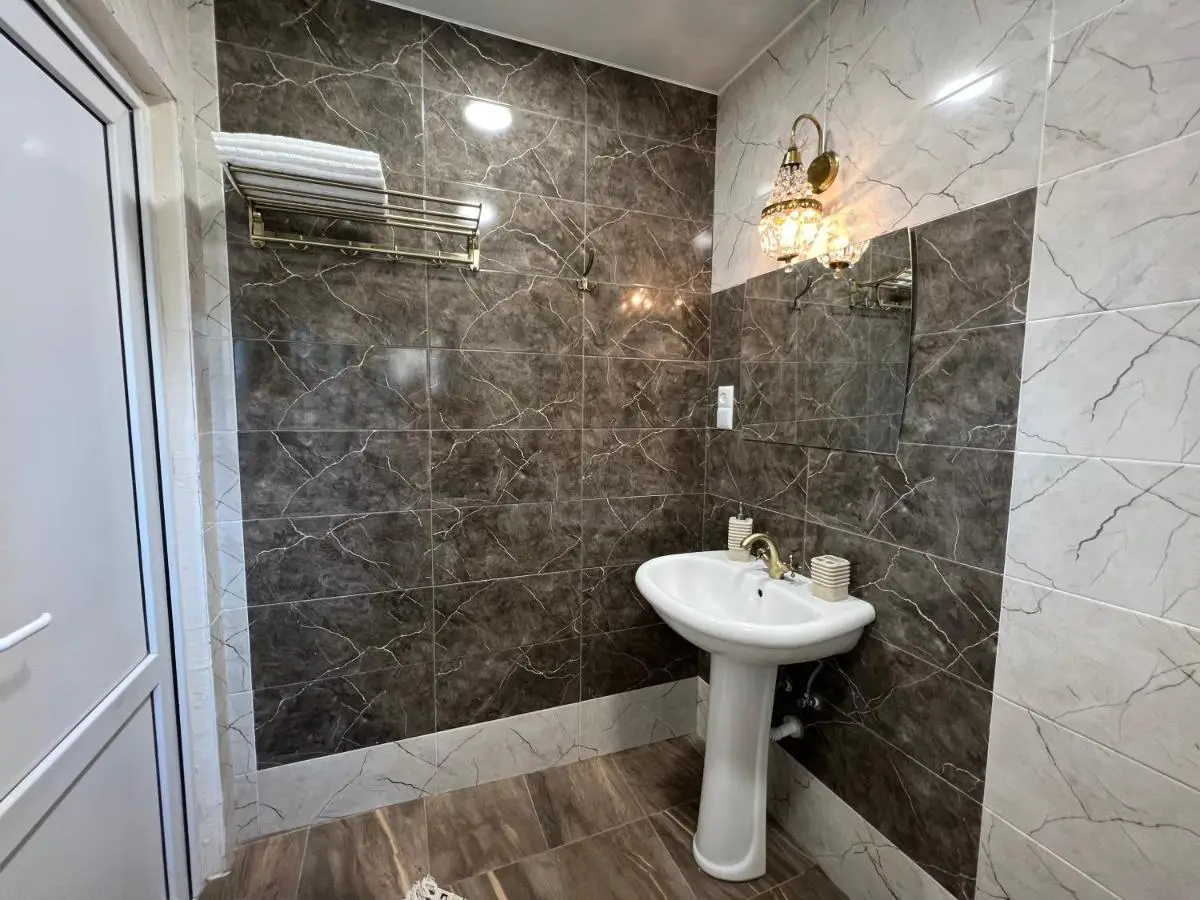 Lola Apartments TBS