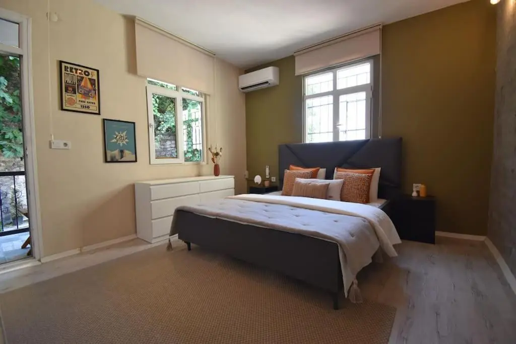 Stunning 6BR 4Bath near Tram