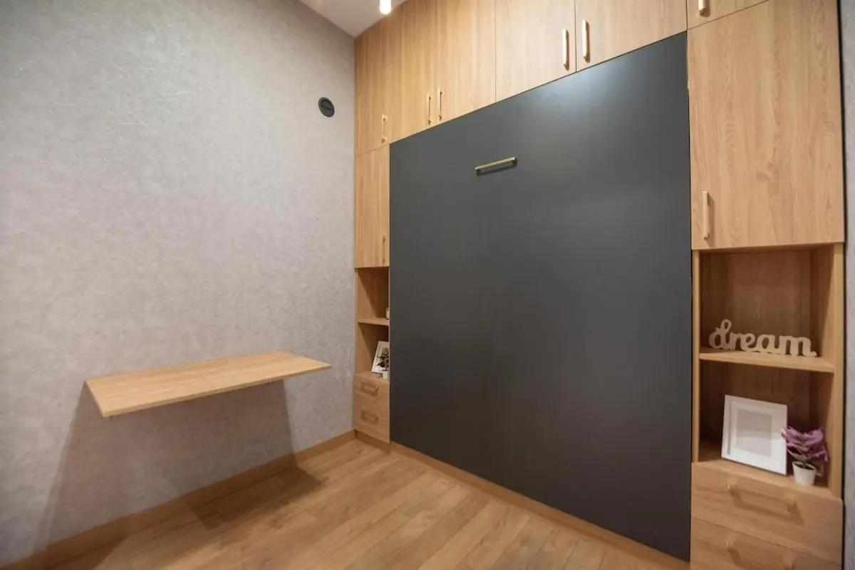 2-Bedroom Apartment with Spacious Park View Balcony - Parking - Vake, Tbilisi