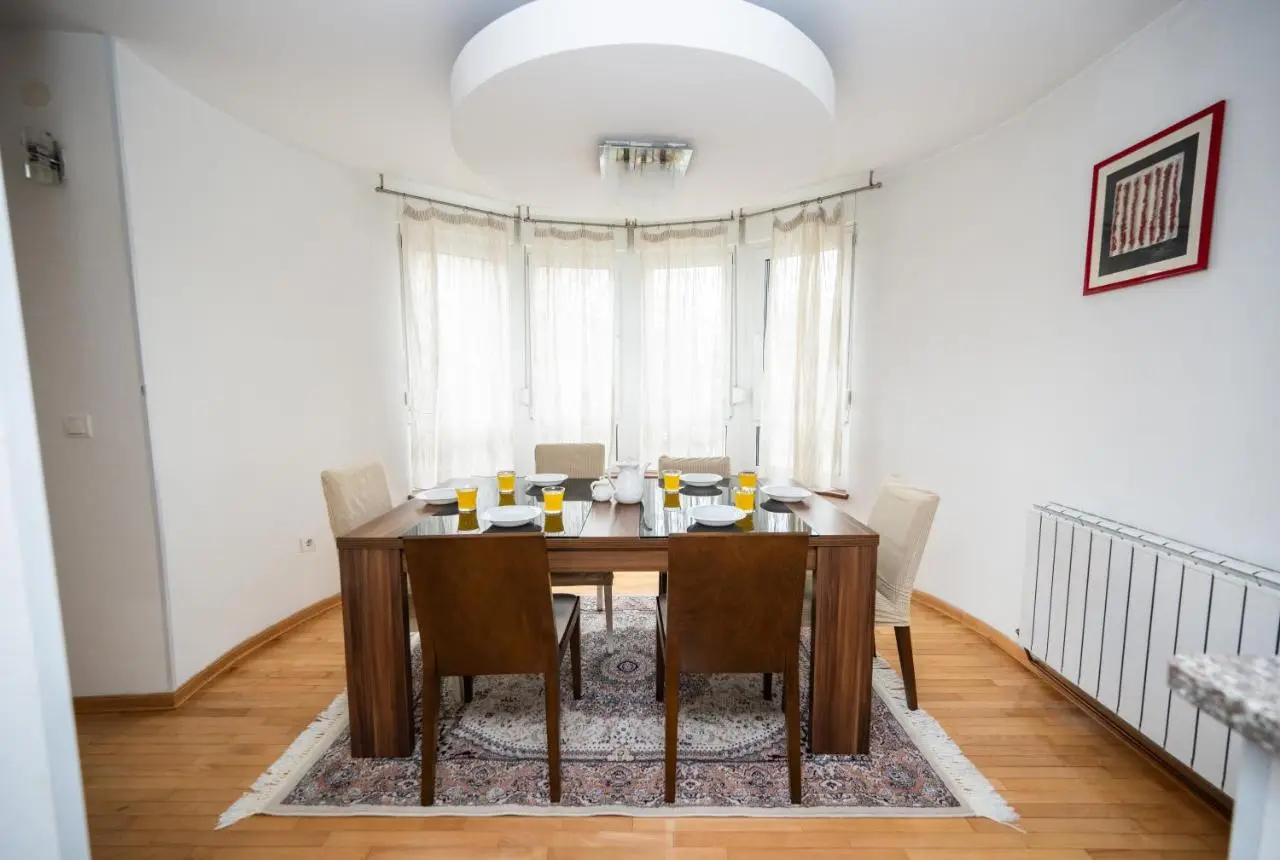 Spacious & Modern Apartment in the City Centre