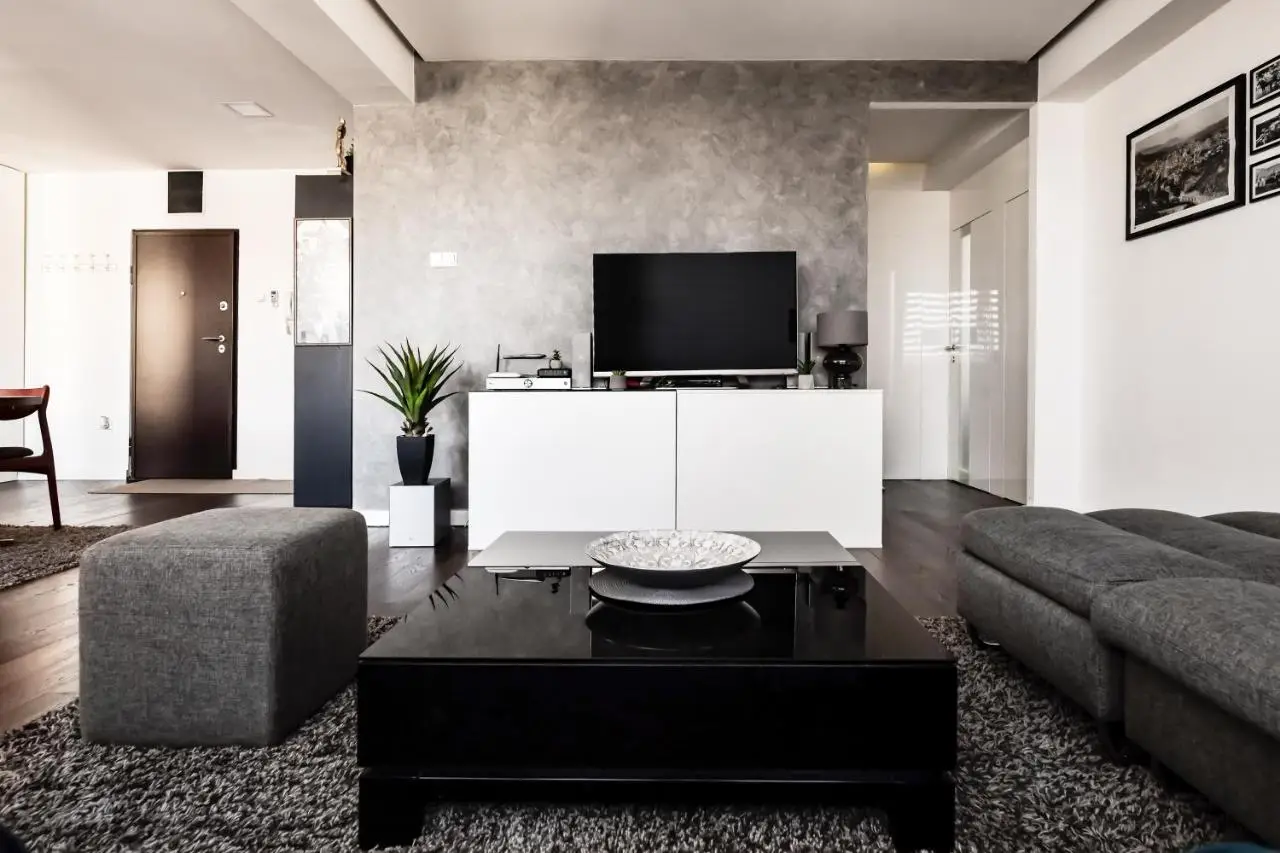 2 bedroom Penthouse in city center, free parking