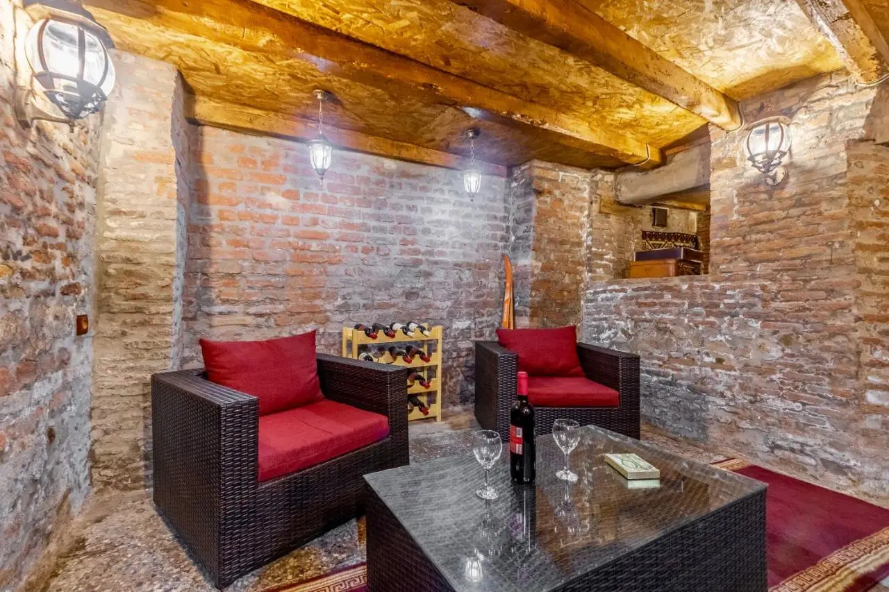 Q&B Boutique House