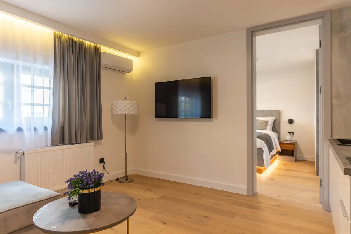 LOVELY one bedroom apartment 1