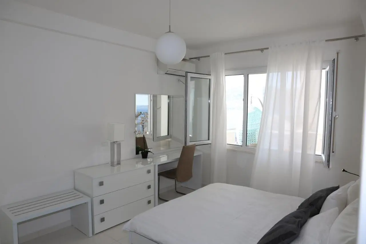 White Residence Luxury Apartments