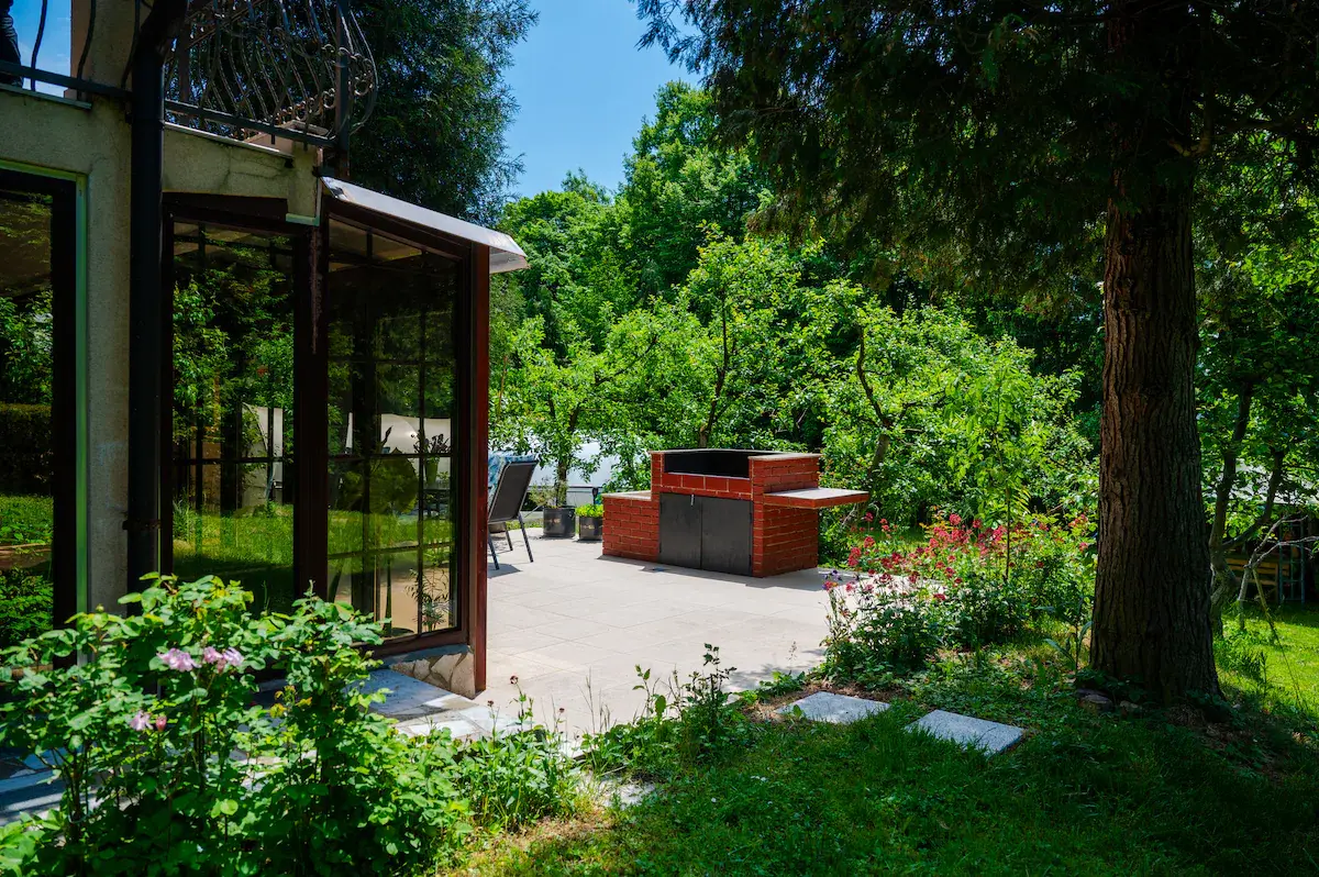 6BDR Holiday Nest - Green Aris