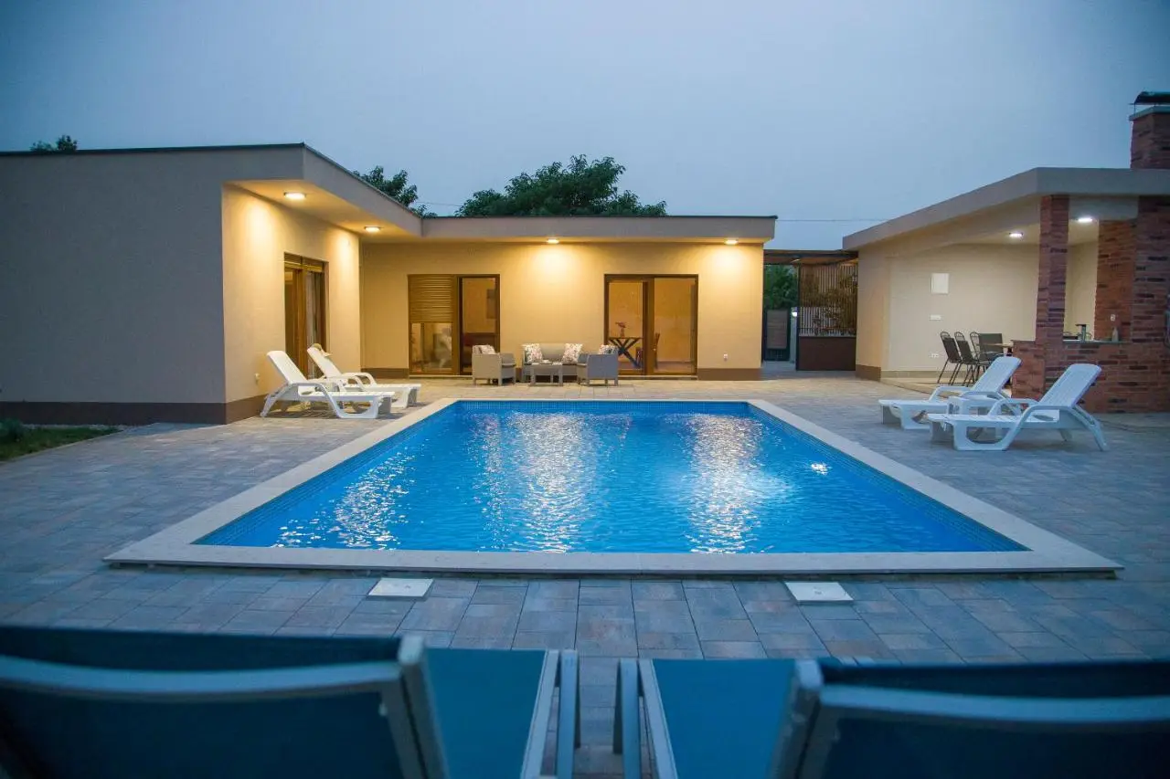 Luxury Villa G Residency