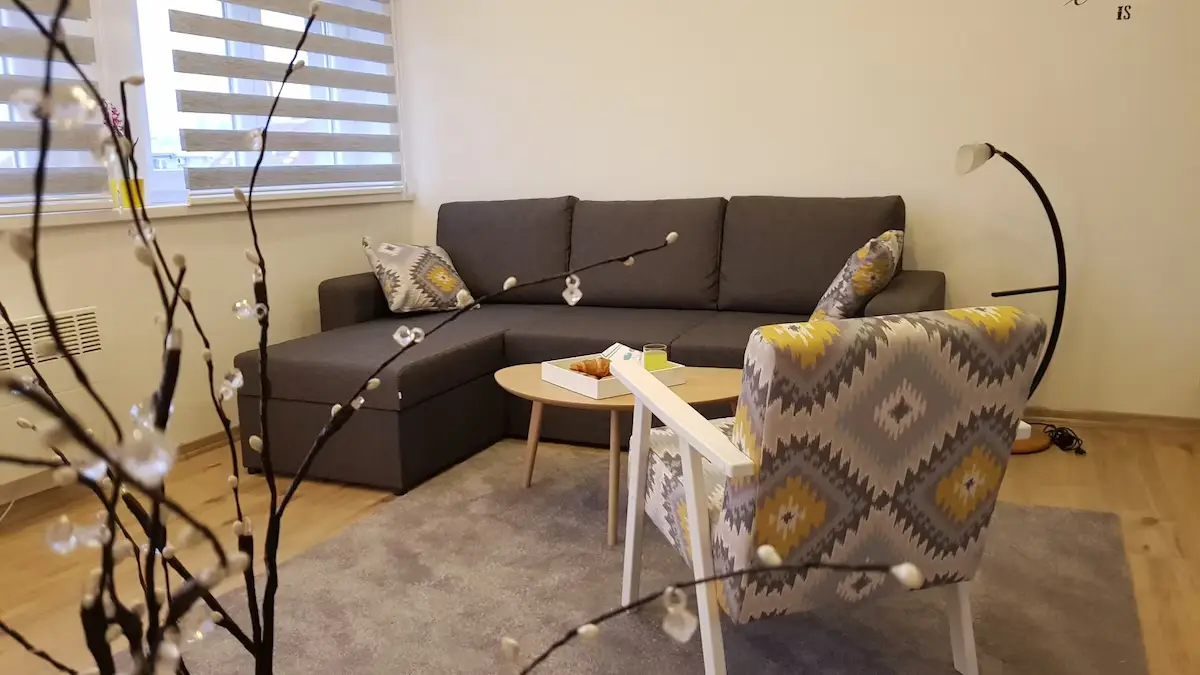 Charming rooftop apartment, EXCELLENT LOCATION