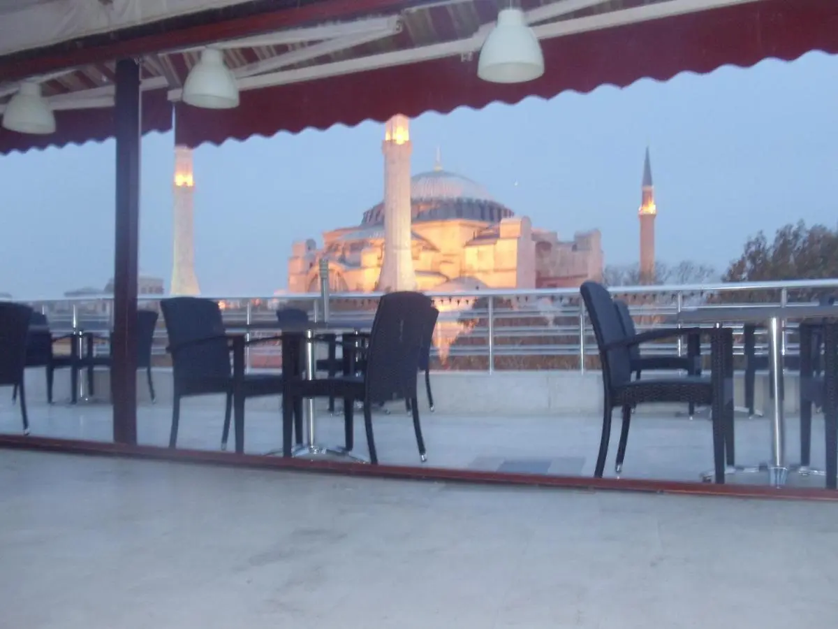 Ares Hotel