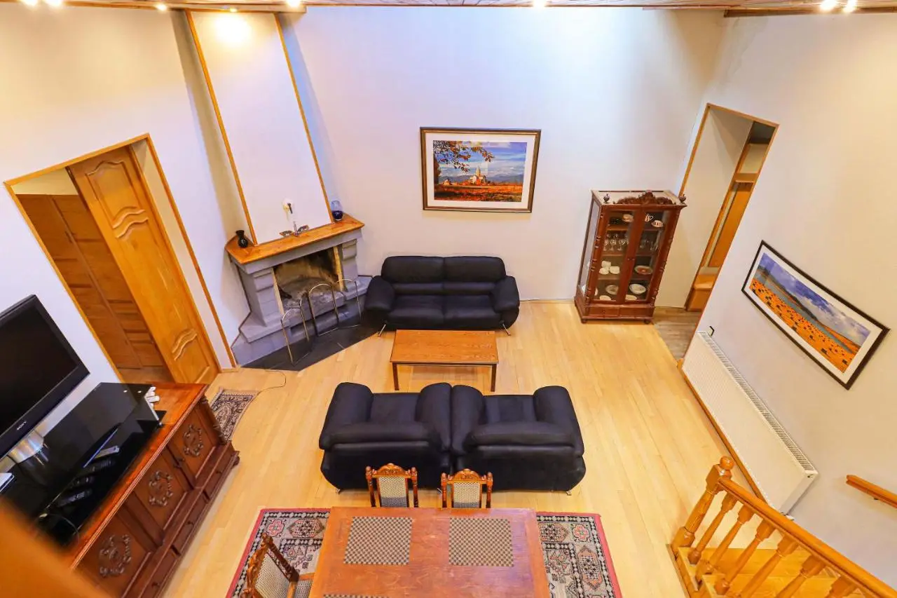 Central 4BR Apt for Groups & Families - By Wehost