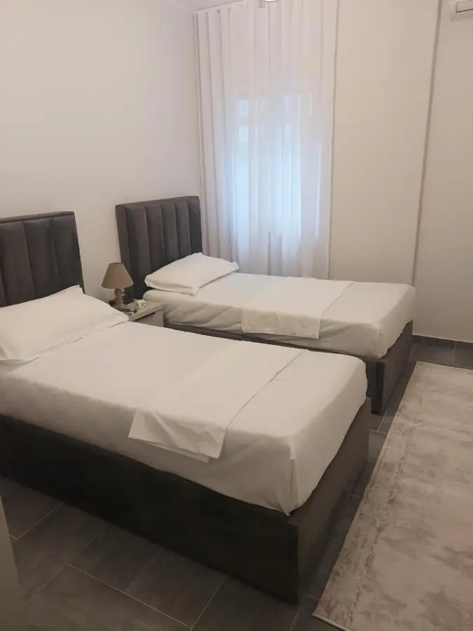 AR-Lux apartment old street