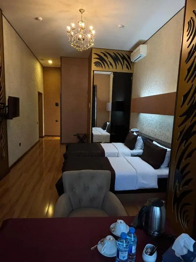 Bayil Breeze Hotel & Restaurant