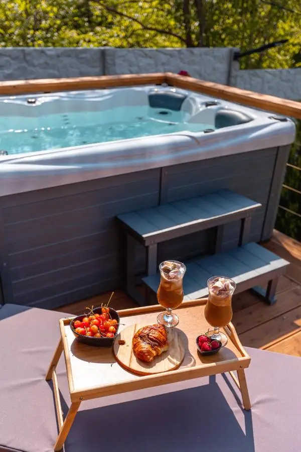 Luxury Cottages with Hot Tubes, Garden and BBQ