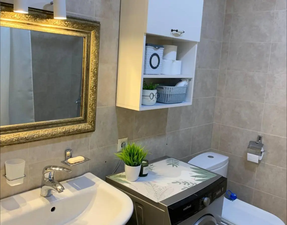Сozy three-room apartment with 2 separate bedrooms in Old Tbilisi