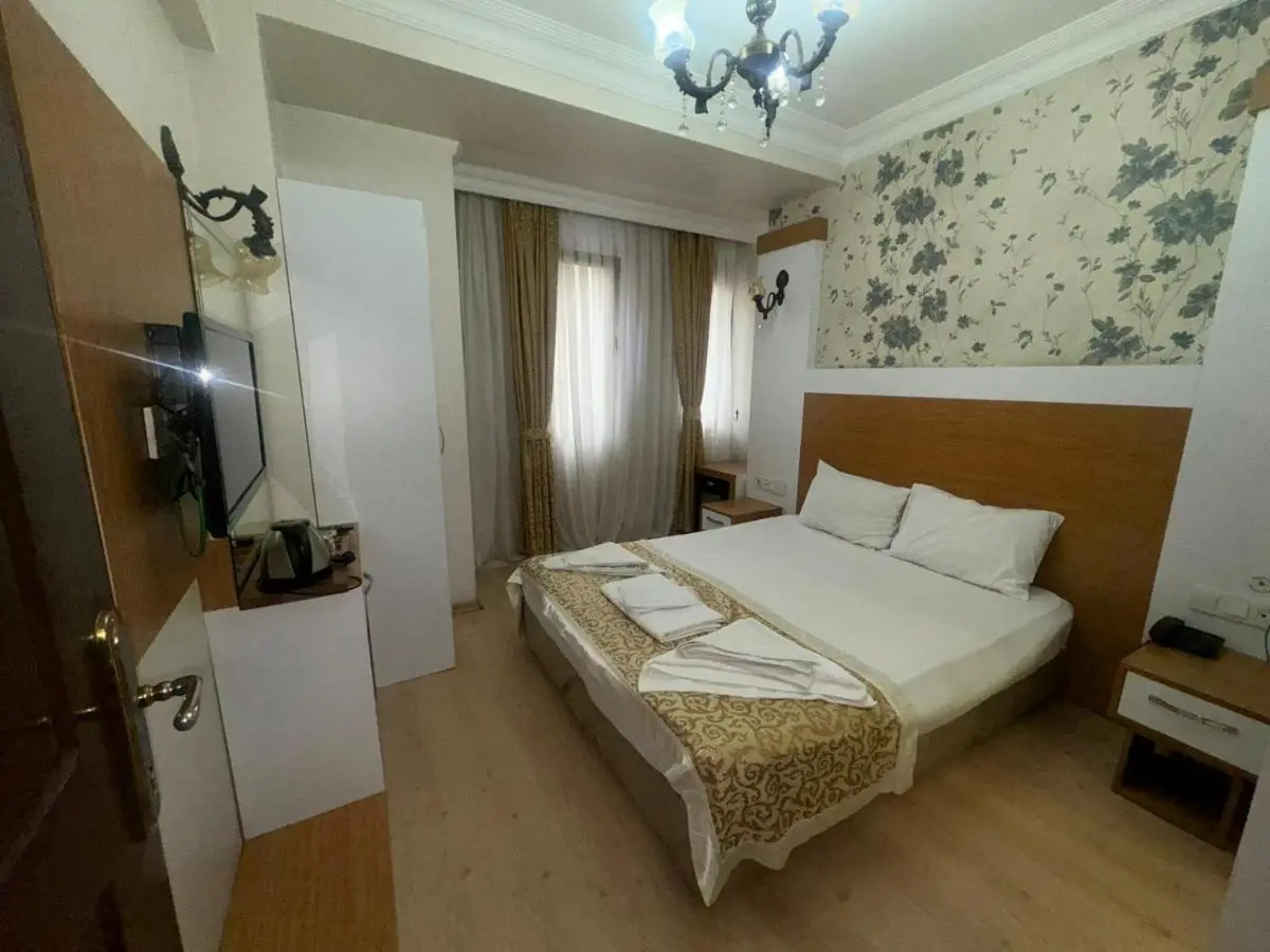 Raimond Hotel