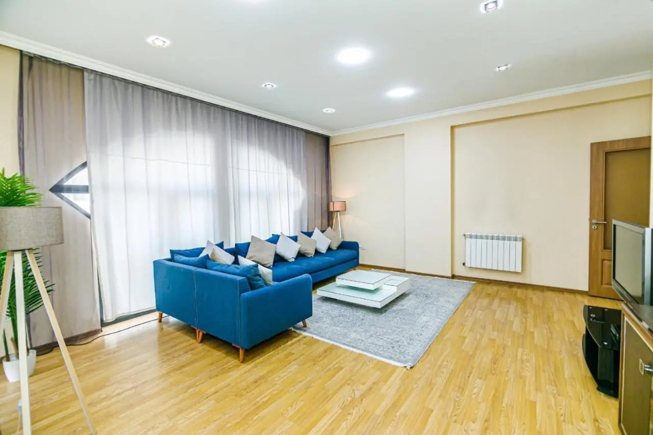Apartment On Mc Donalds