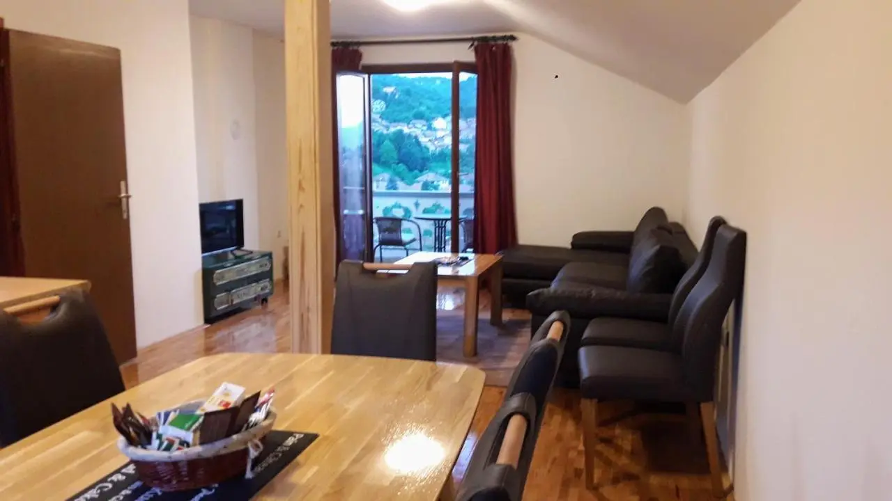 Honey Apartments
