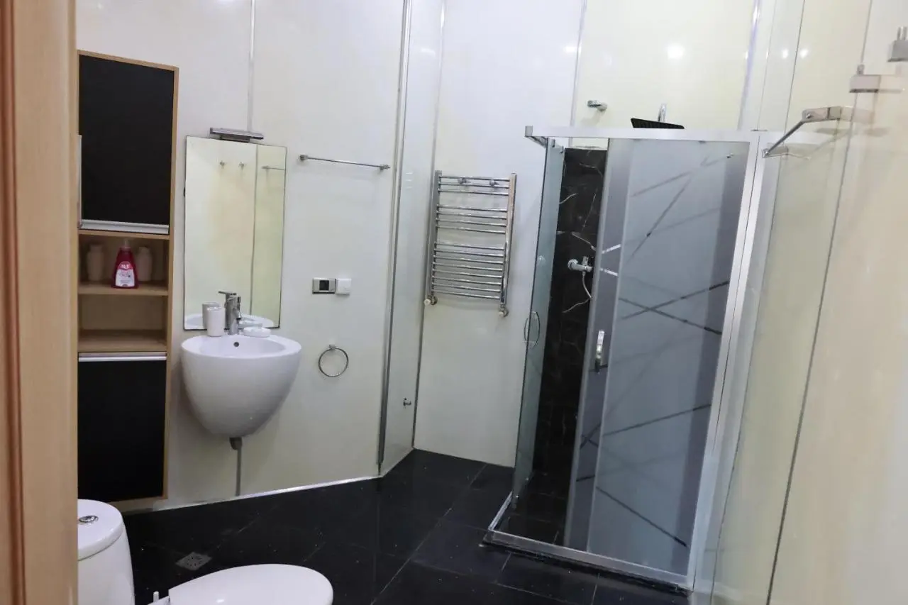 2 bathrooms apartment