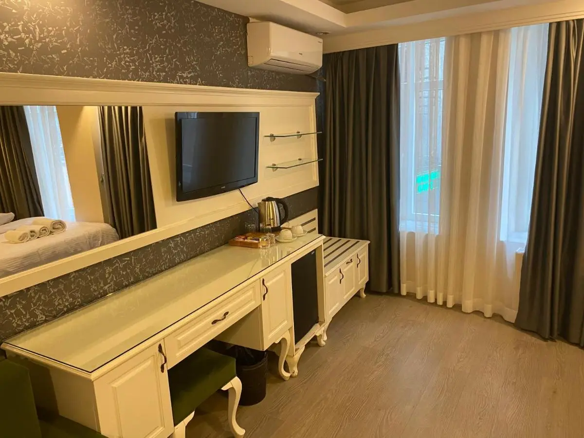 Lazz City Hotel