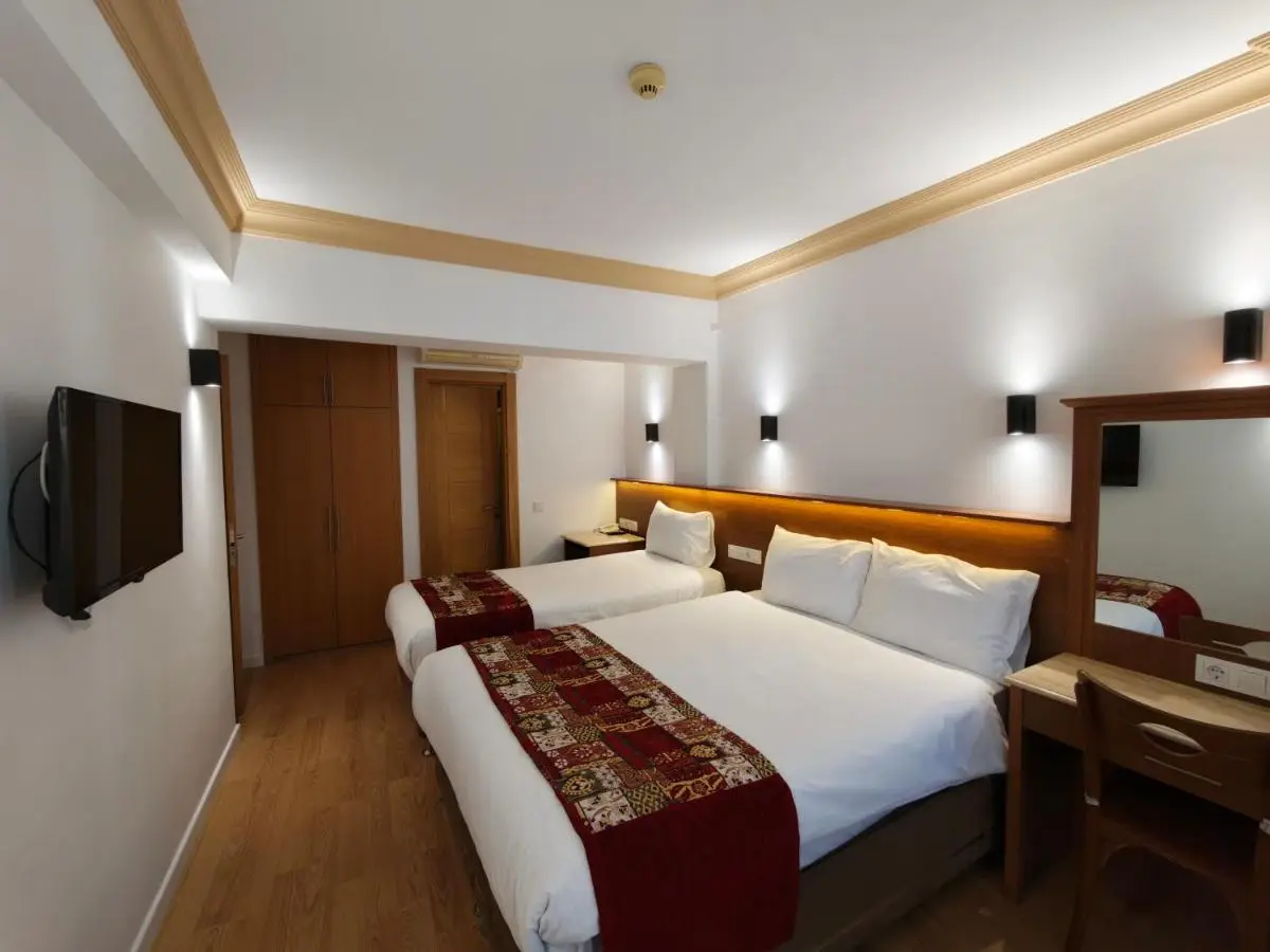 Grand Peninsula Hotel