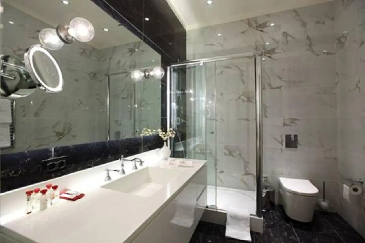 Pera Residence
