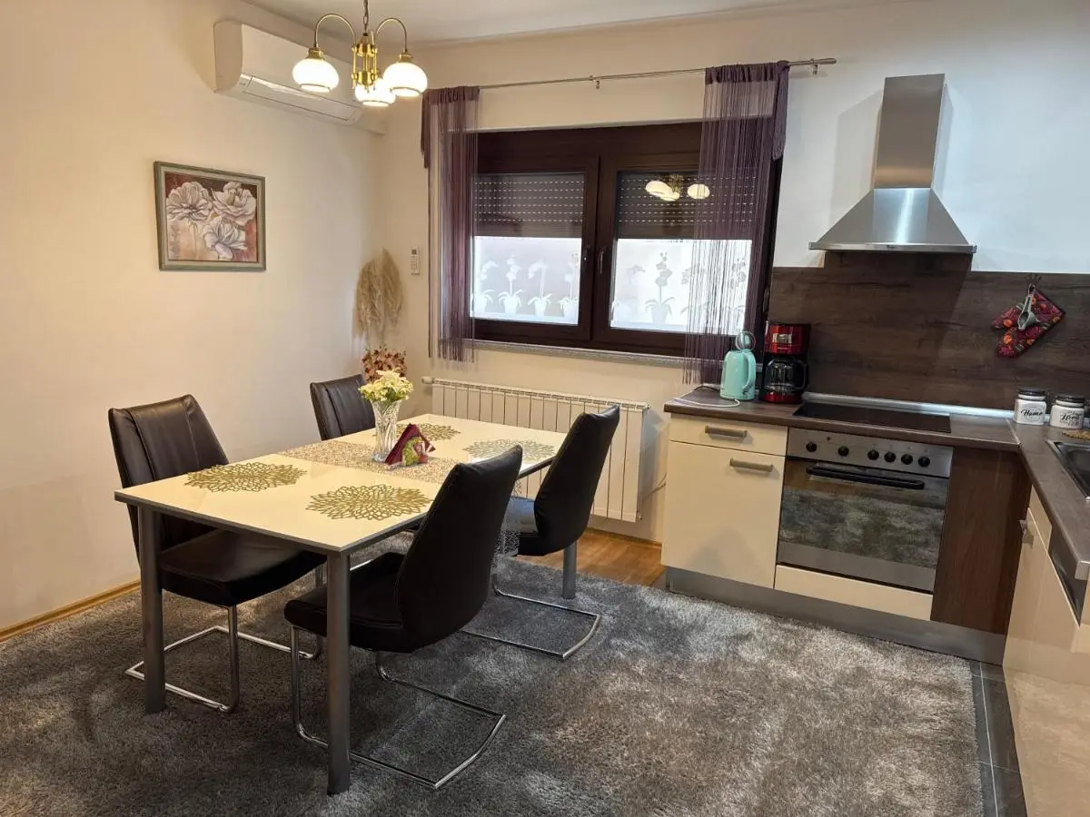 Apartmani Hrastik 1