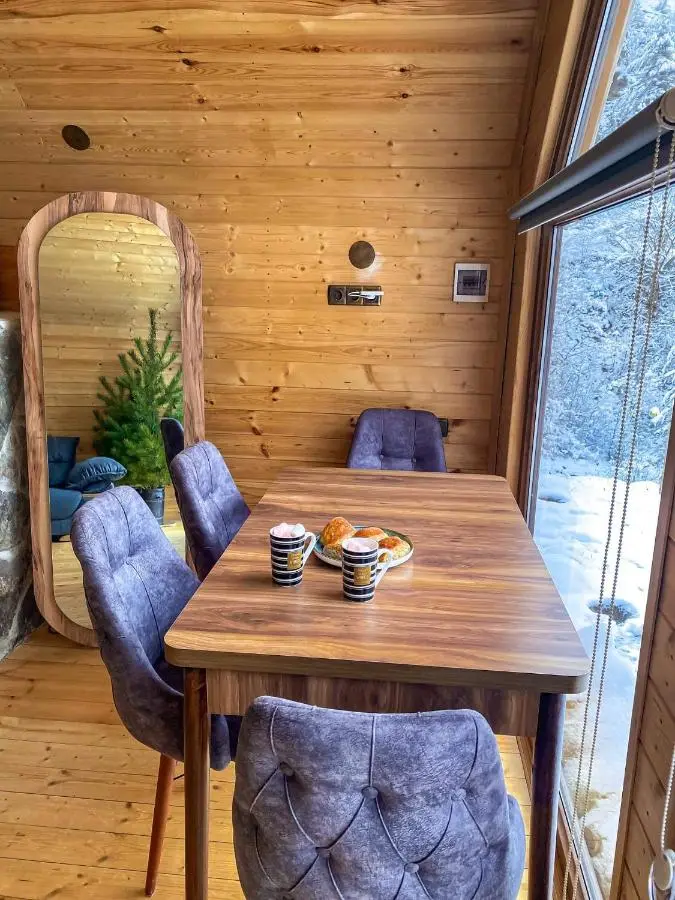 Cozy Cottage Feel Free continental
