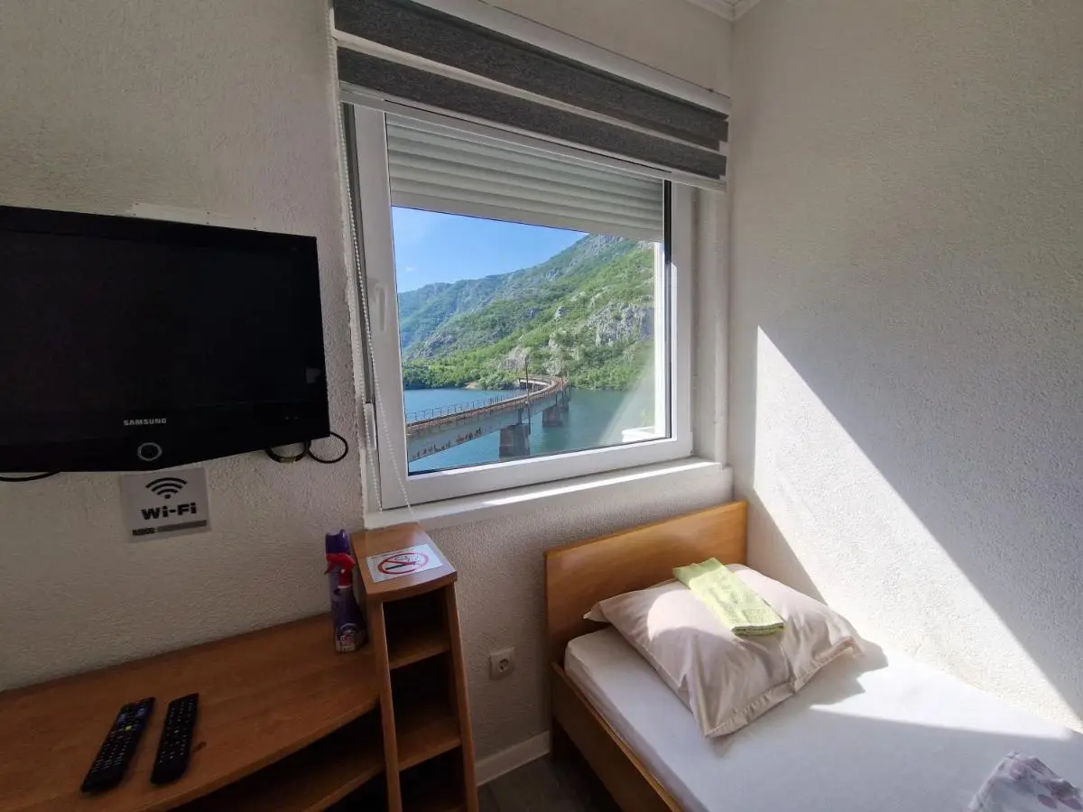 Visit Dreznica - Canyon Retreat