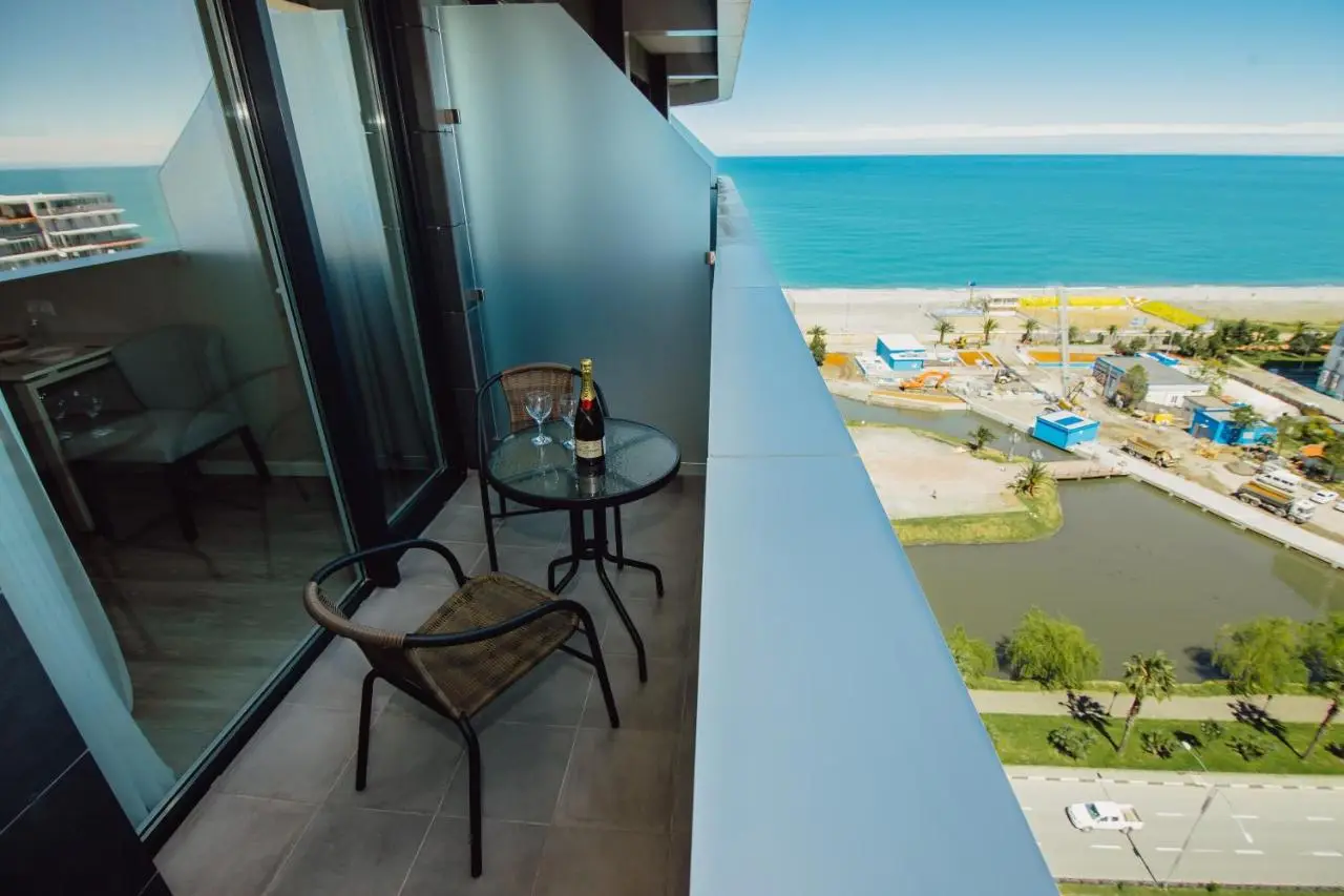Your Sunshine Apartments in Alliance Palace