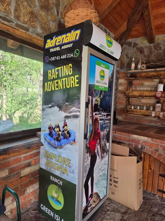 Vikendica, Bazen, Šedrvan, Rafting na Uni, Quad