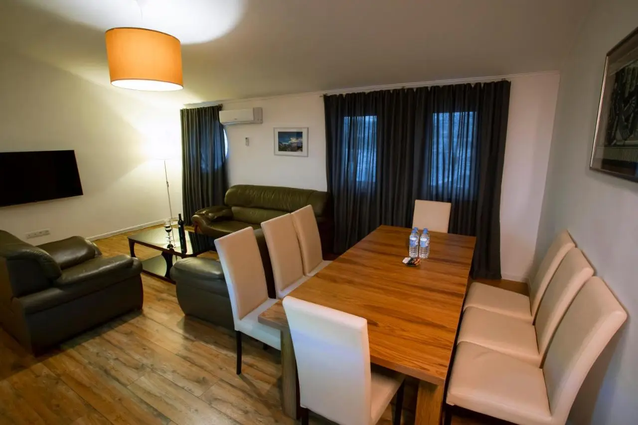 Apart Hotel West