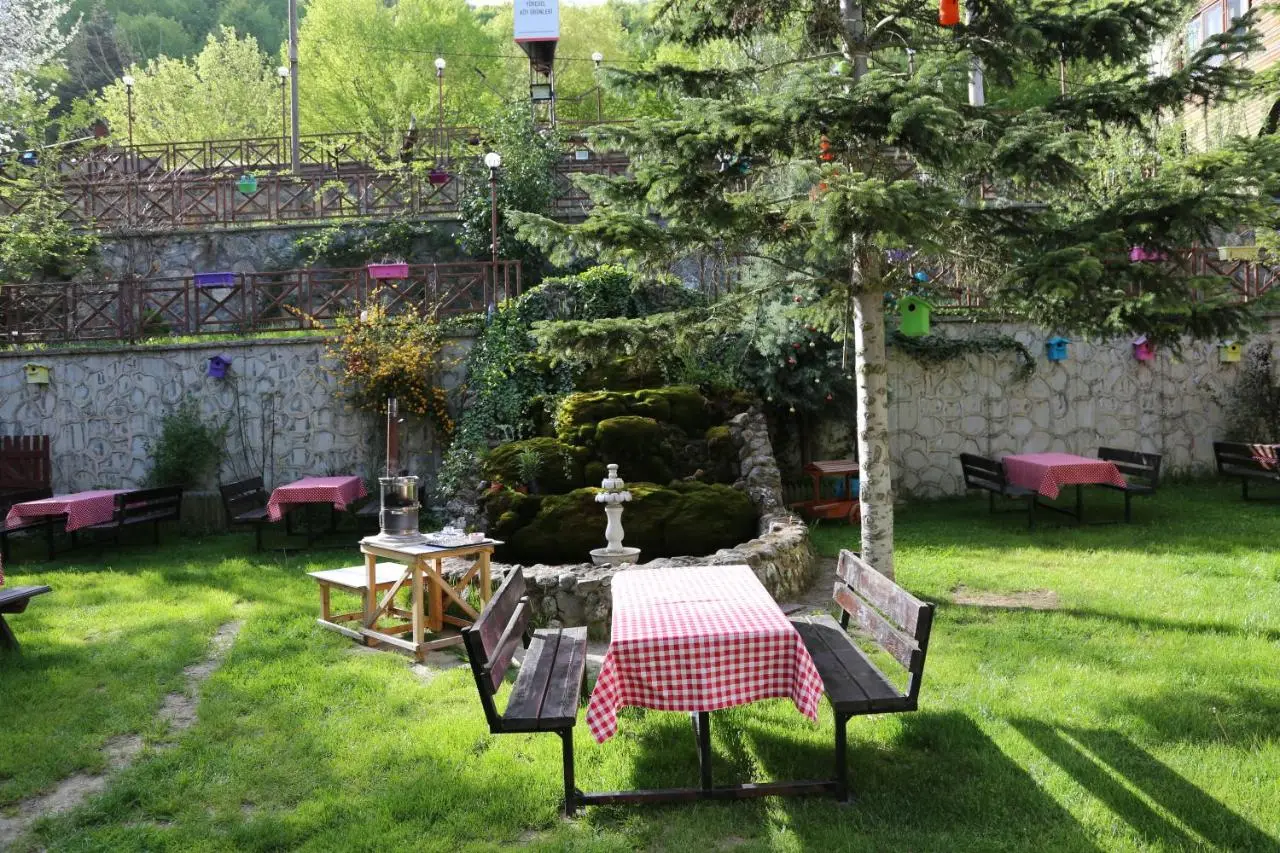 ABANT DORT MEVSİM KONAĞI HOSTEL