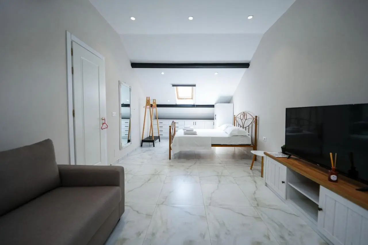 City Center Hideout - Studio Apartment