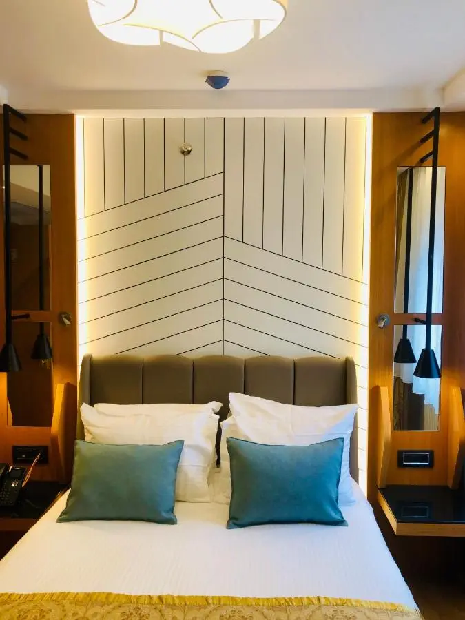 Maywood Hotel
