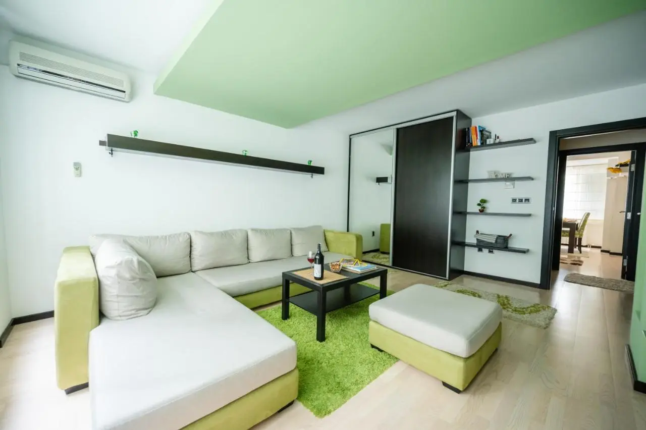 Bright 1BDR Apartment in the City Center