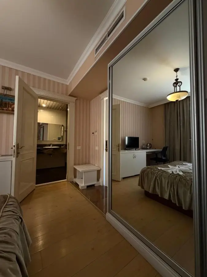 Old Str Terrace Hotel