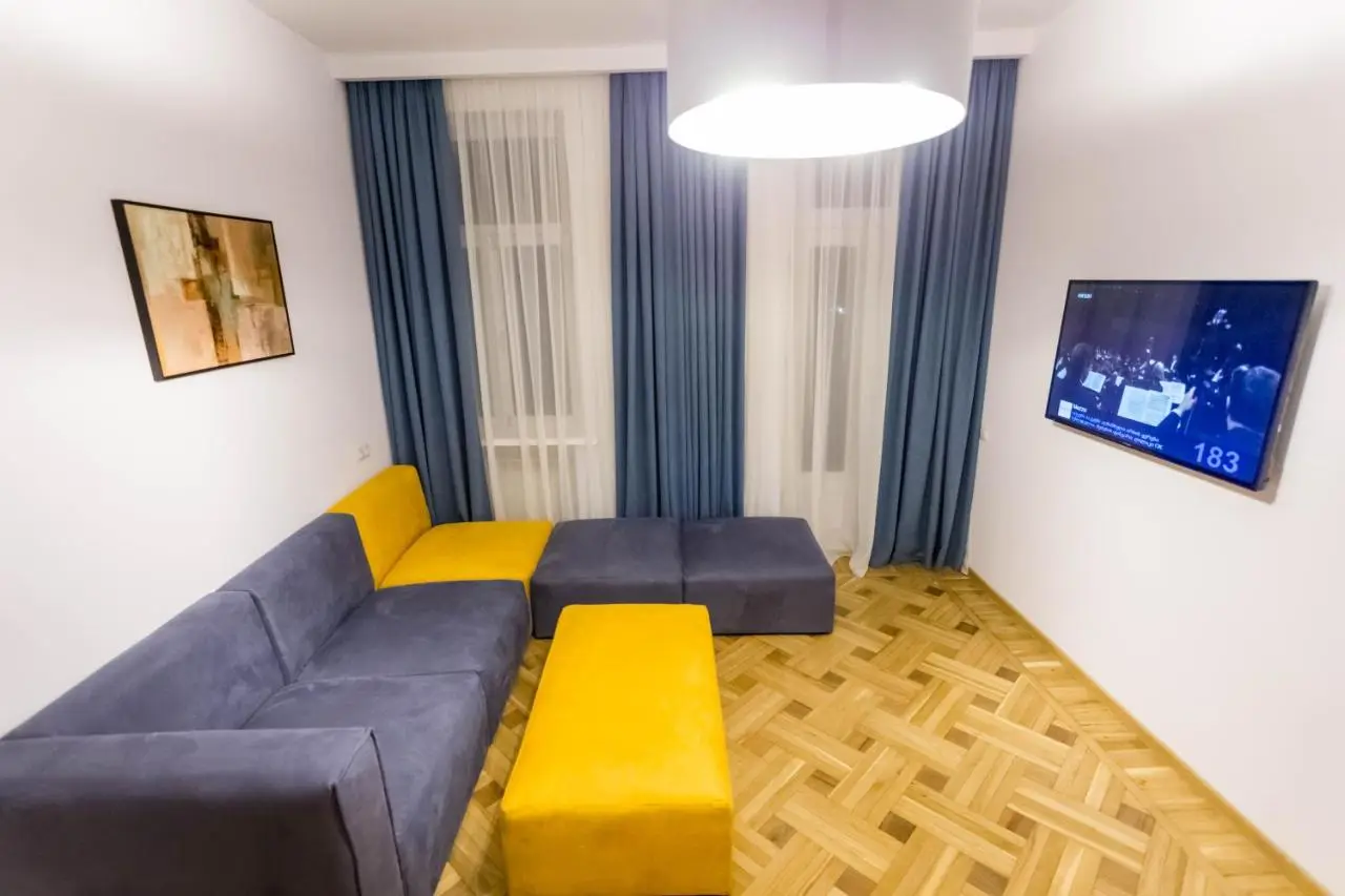Luxury 3 BR apartment by Freedom square City Center