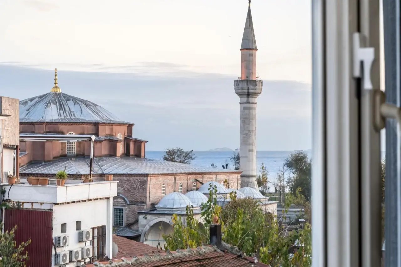 AYKA APART SUiTES OLD CITY