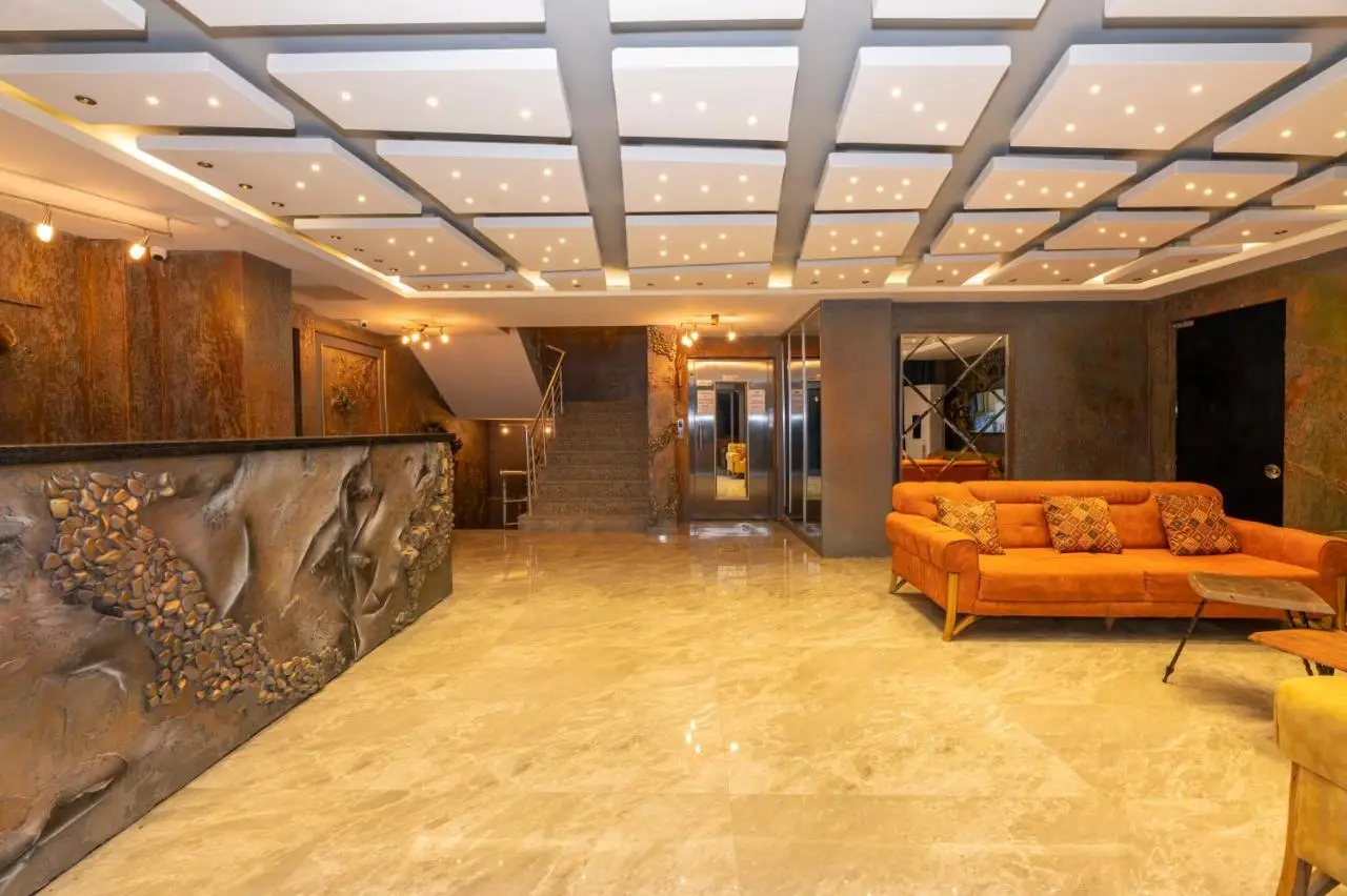 White Palace Hotel