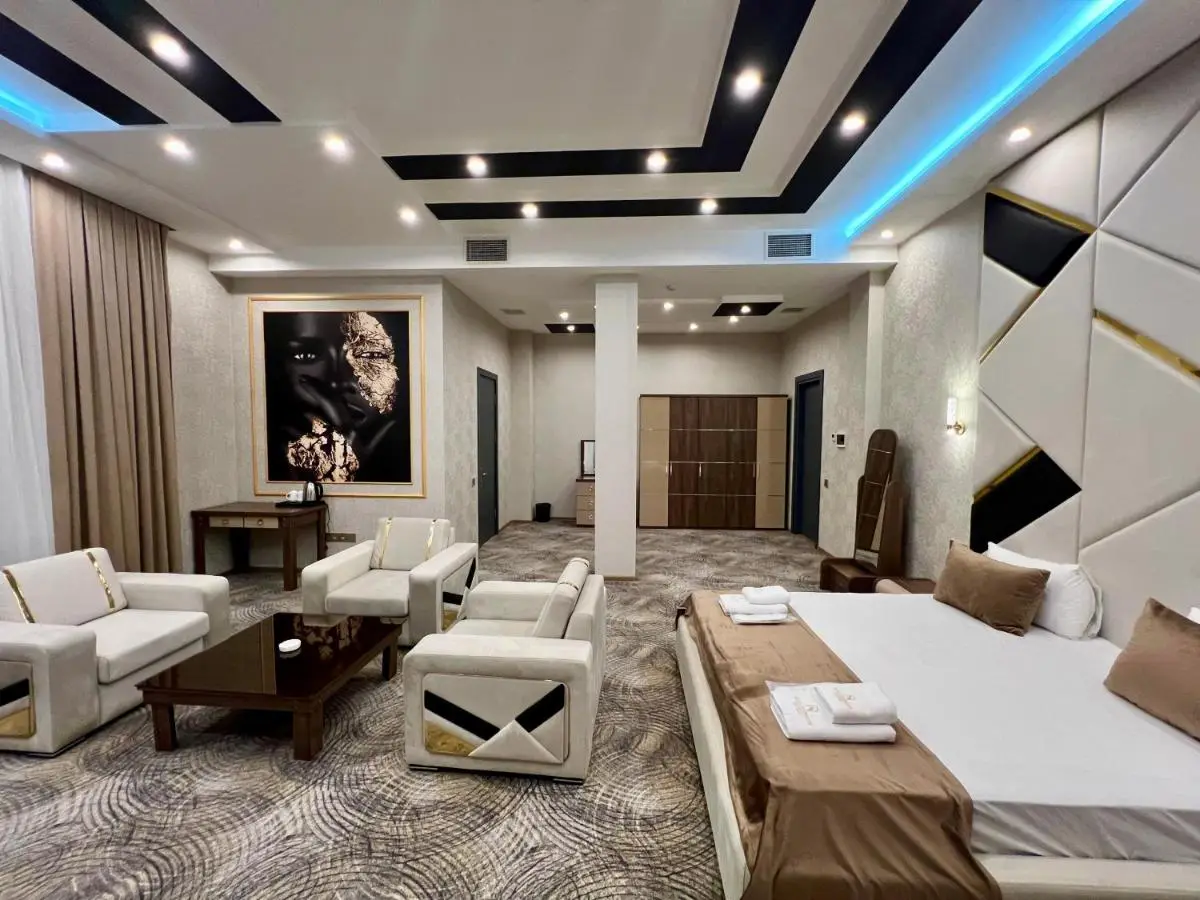 Royal Mansion Hotel